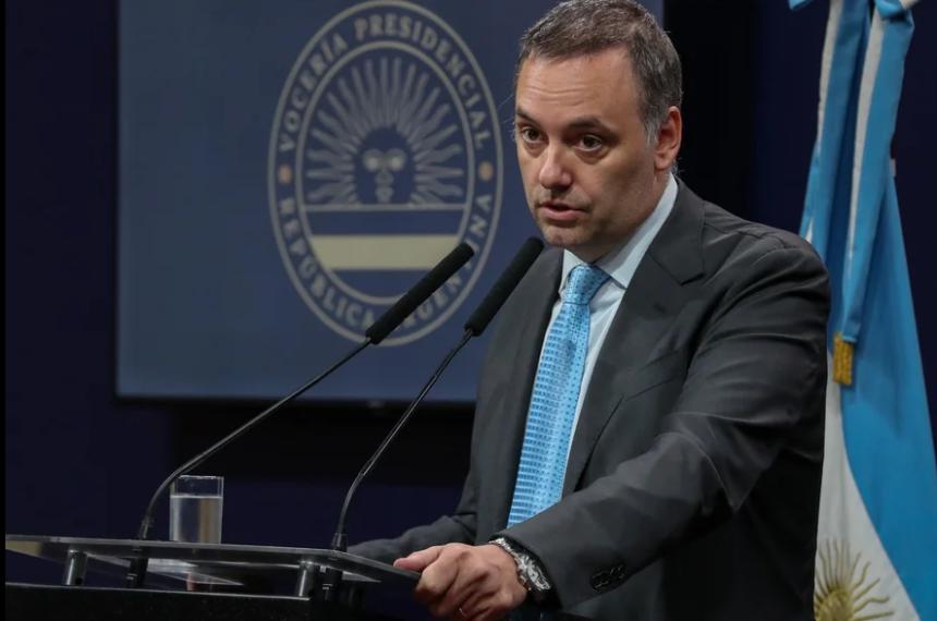 El jefe de Gabinete Manuel Adorni en una de sus conferencias de prensa
