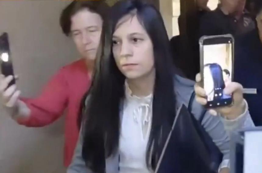 La hija de una de las mujeres que le prestaron plata a Manuel Adorni