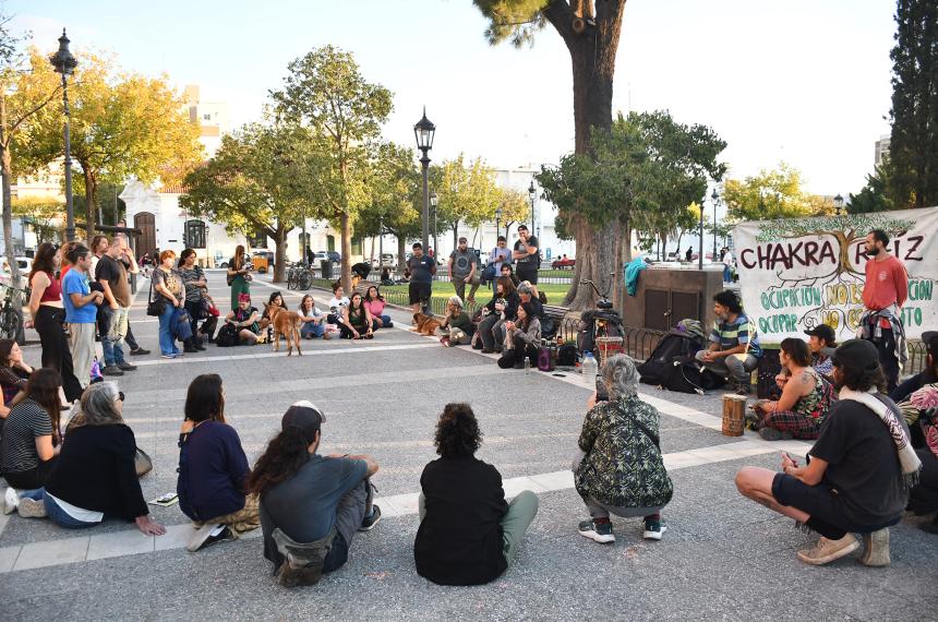 La asamblea realizada este lunes en la Plaza San Martín para visibilizar el reclamo