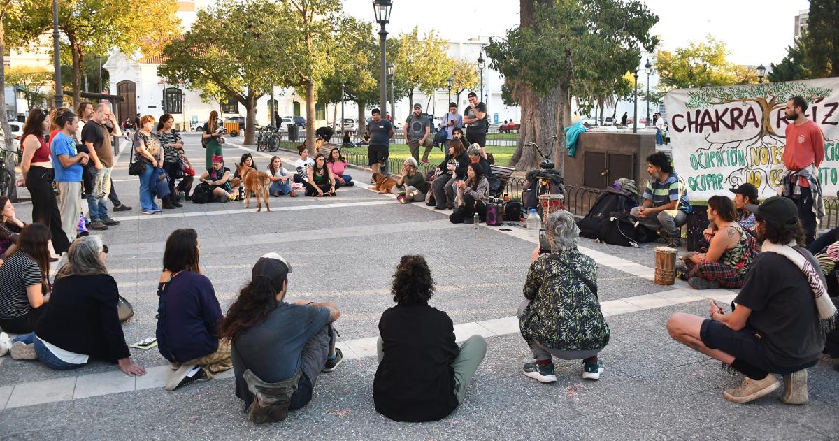 La asamblea realizada este lunes en la Plaza San Martín para visibilizar el reclamo