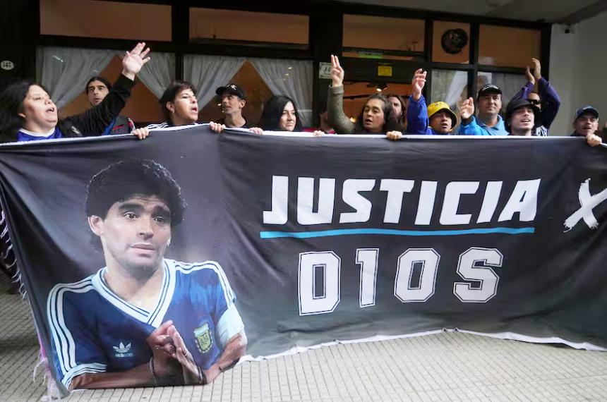 El juicio por la muerte de Diego Maradona tiene a los médicos sicólogos y enfermeros en el banquillo