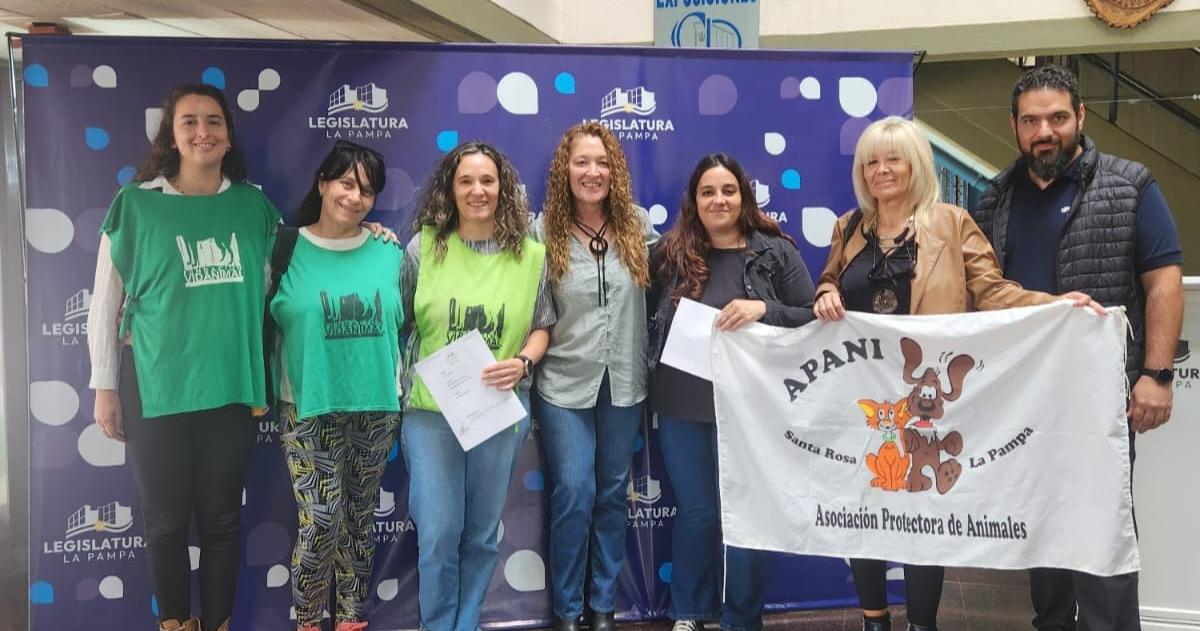 El encuentro de la diputada George con referencias de la protección de animales