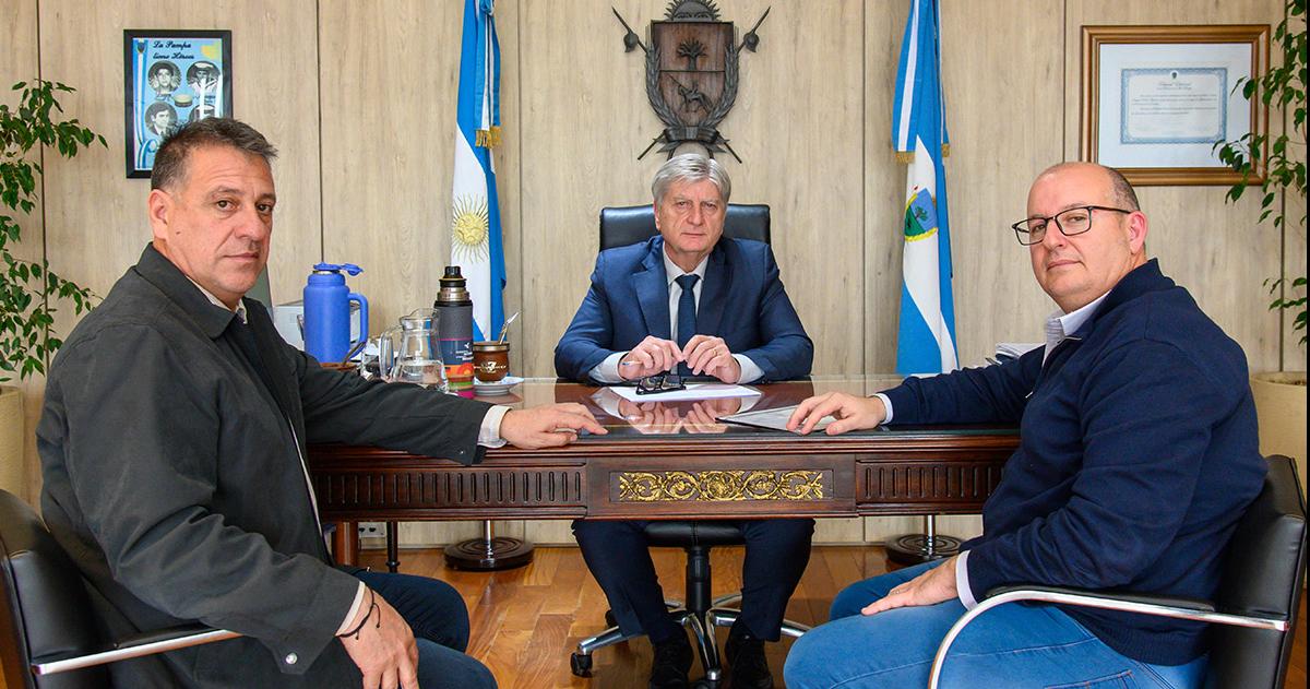 En la foto de Archivo el intendente Moro junto al gobernador Sergio Ziliotto y el ministro Pascual Fern�ndez