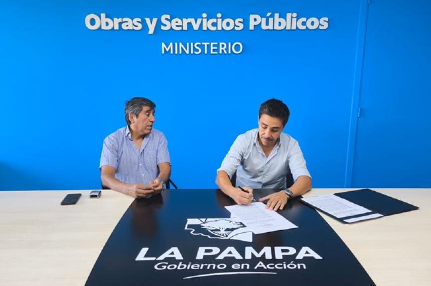 El ministro Intronatti encabezó la firma del contrato