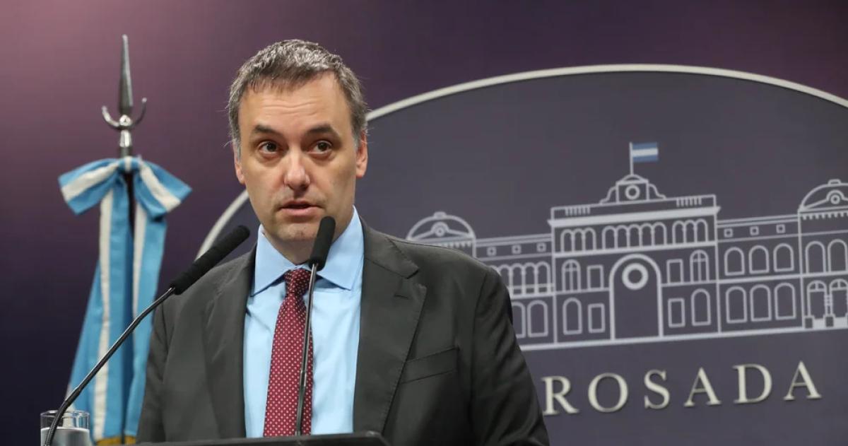 Manuel Adorni- la justicia lo invesitiga por la compra de departamentos por sus viajes y por las refacciones