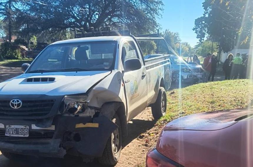 Una Toyota Hilux y una Volkswagen T-Cross chocaron en  Balbín y Catriló