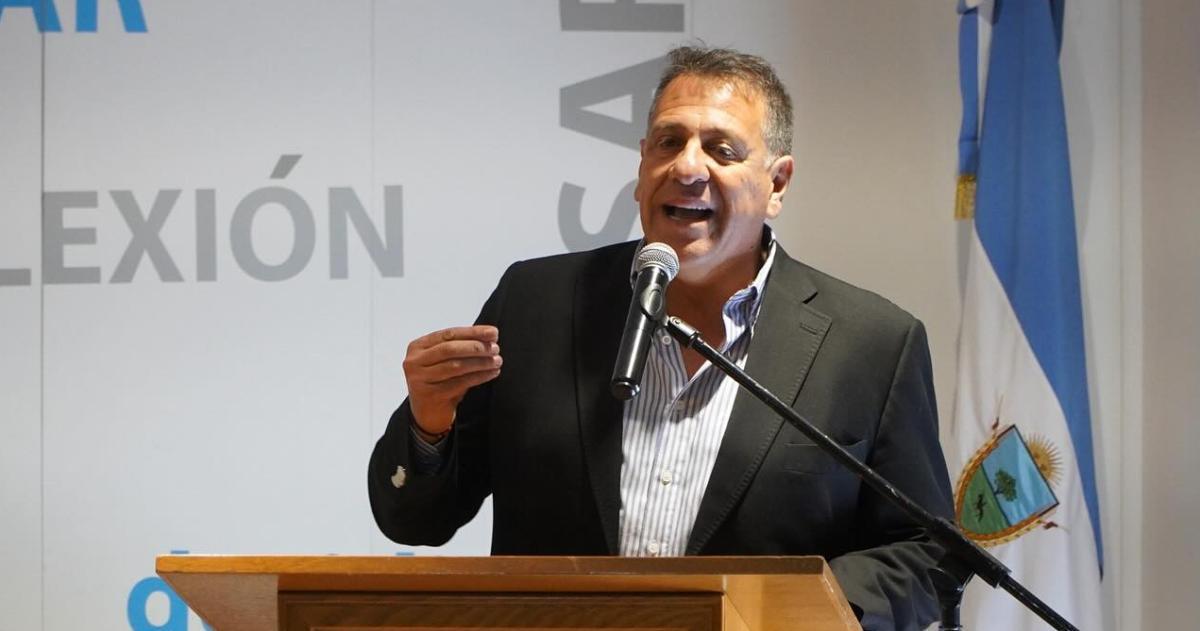 Ministro de Gobierno y Asuntos Municipales Pascual Fern�ndez