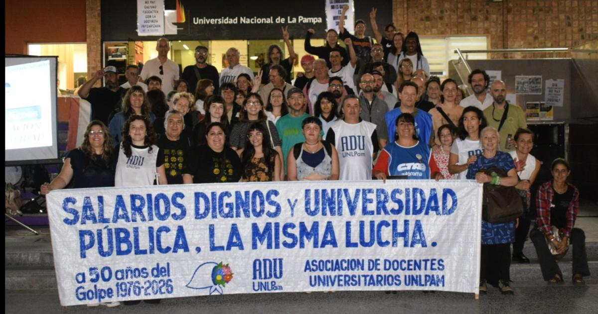 Cumplan la ley- el reclamo en las escalinatas de la UNLPam
