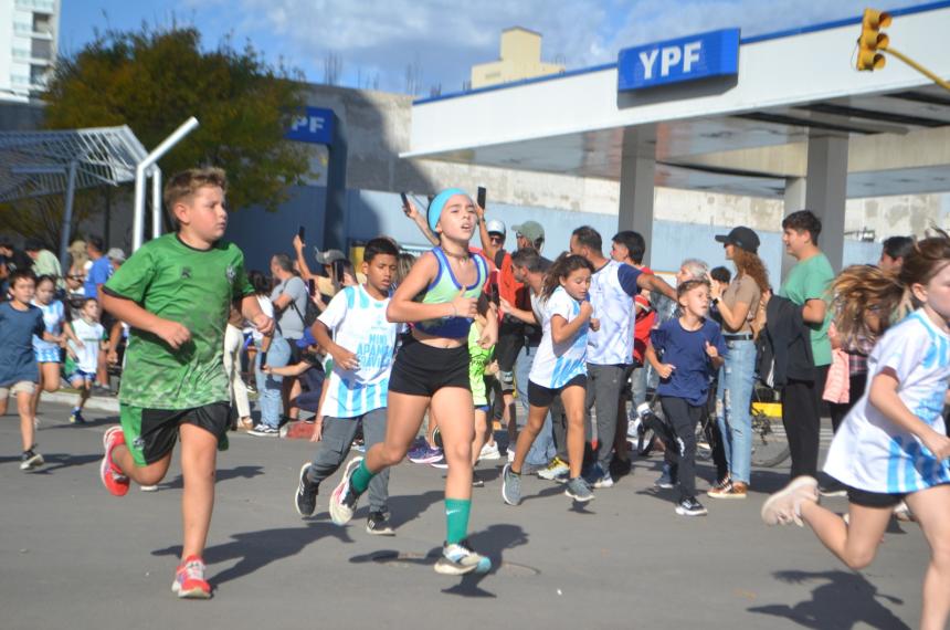 La Mini maratón se desarrolló este s�bado en la Plaza San Martín