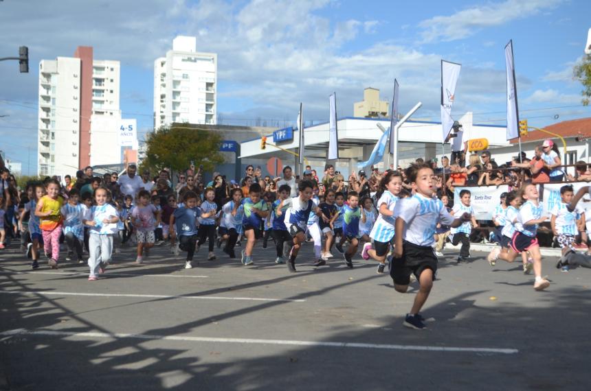La largada de la prueba de 4 y 5 años de los niños y niñas