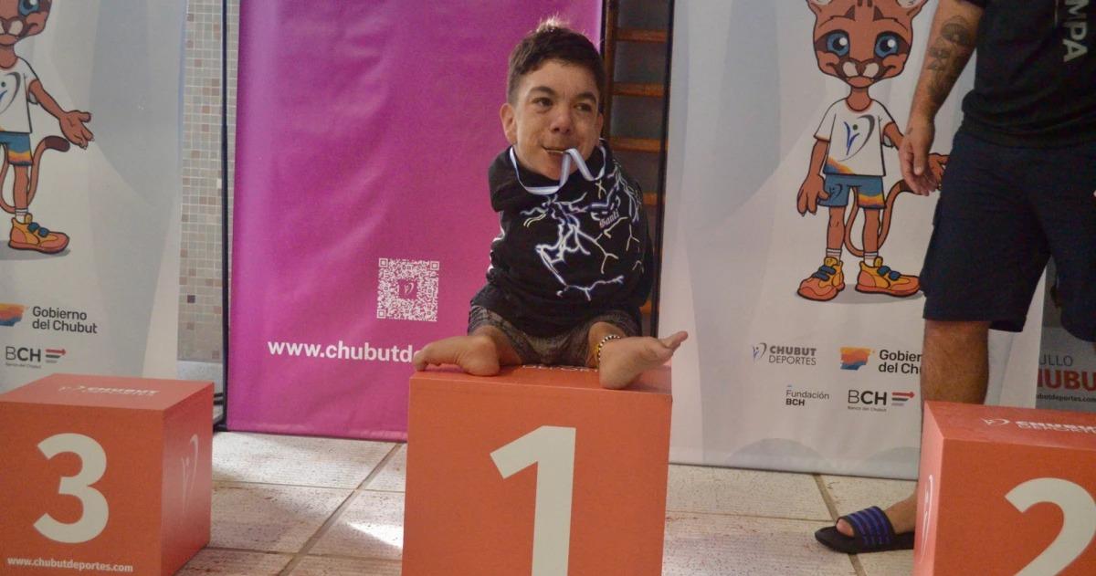 Santiago no tiene brazos pero en ning�n momento eligió detenerse frente a esa realidad