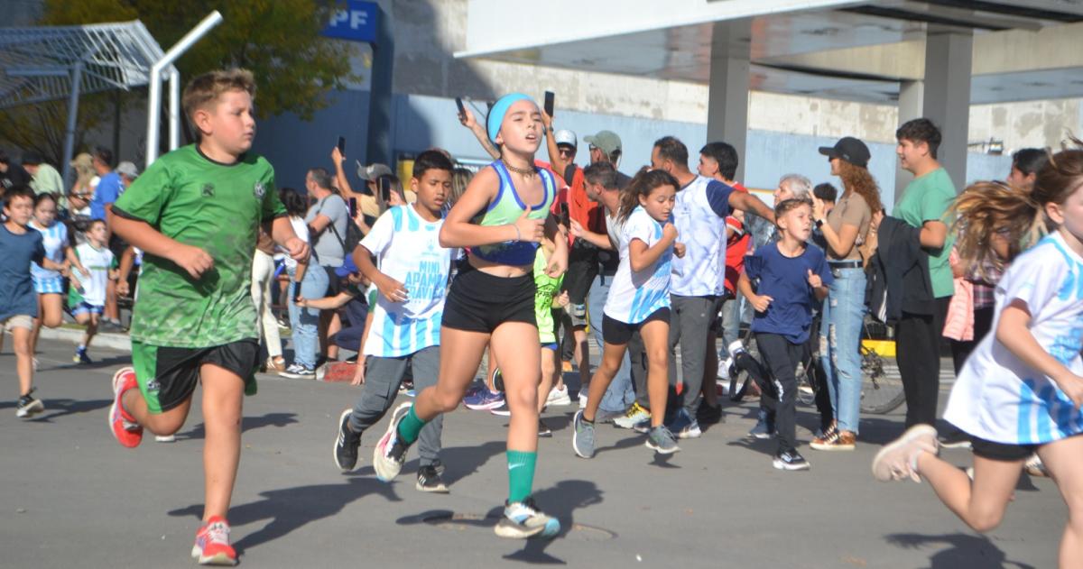 La Mini maratón se desarrolló este s�bado en la Plaza San Martín