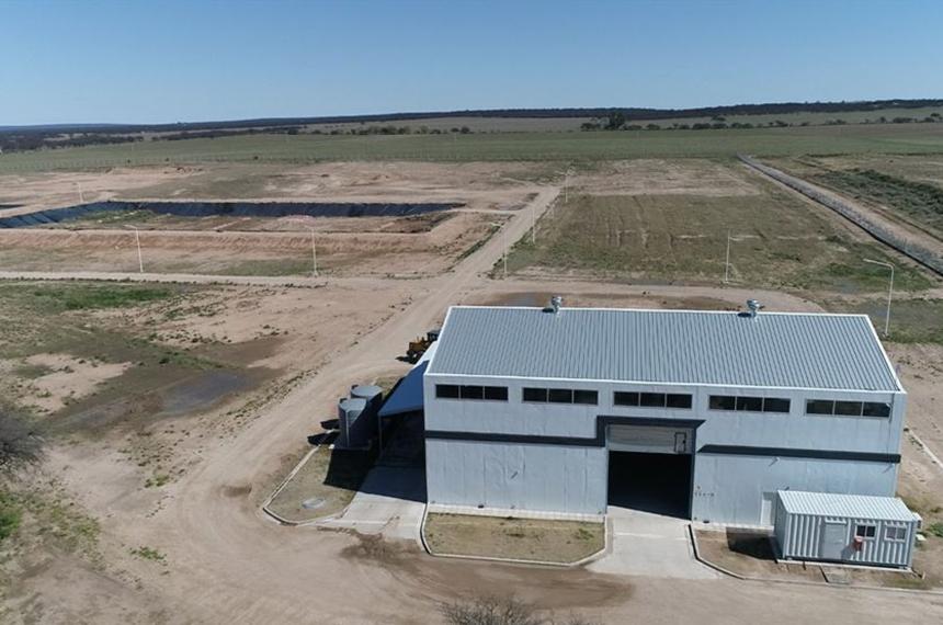 La planta est� ubicada en Toay sobre la Ruta 9 a mil metros del cruce con la Ruta Provincial 14