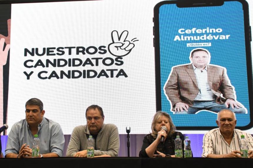 Referentes de la Plural durante un acto de campaña