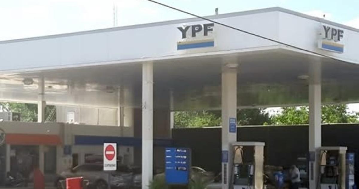 El detenido habría robado en la YPF de calle Balcarce (Foto NDS)