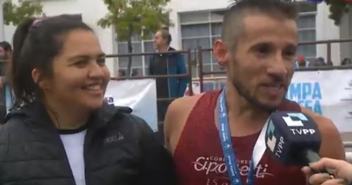 Un atleta le pidió casamiento a su novia tras completar la maratón