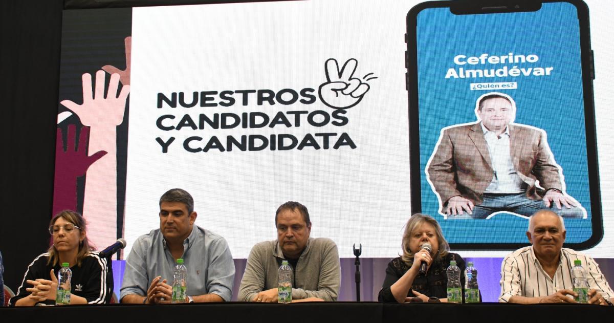 Referentes de la Plural durante un acto de campaña