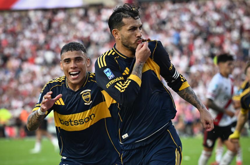 Paredes celebra el gol del triunfo de Boca en el Monumental