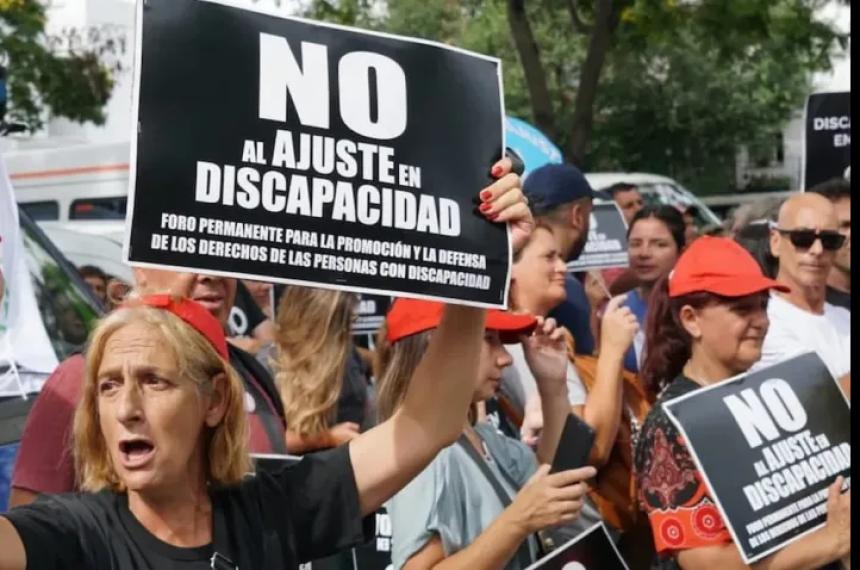  La iniciativa busca derogar puntos clave de la Ley de Emergencia vigente para reducir el gasto estatal