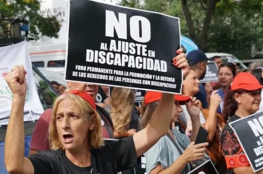  La iniciativa busca derogar puntos clave de la Ley de Emergencia vigente para reducir el gasto estatal