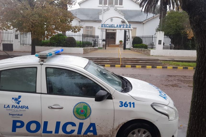 La Escuela 222 de Realicó fue uno de los luagres con pintadas (Foto Impacto Informativo)