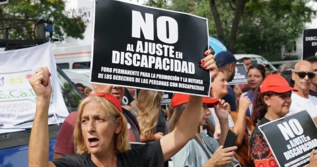  La iniciativa busca derogar puntos clave de la Ley de Emergencia vigente para reducir el gasto estatal