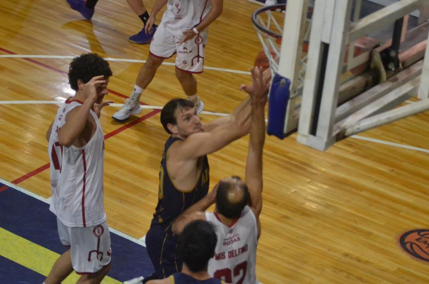 Juani Bellozas ataca el canasto Otra vez en gran nivel