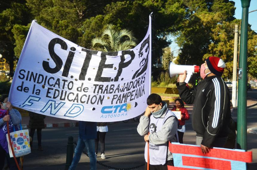 El gremio salió el contra del no uso de mochilas en los colegios