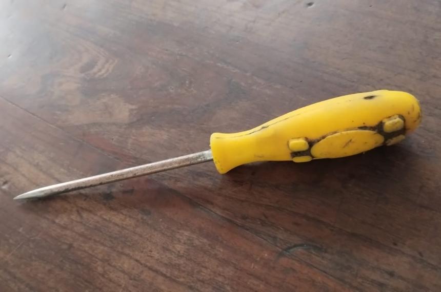 El destornillador con la punta afilada secuestrado por la policía