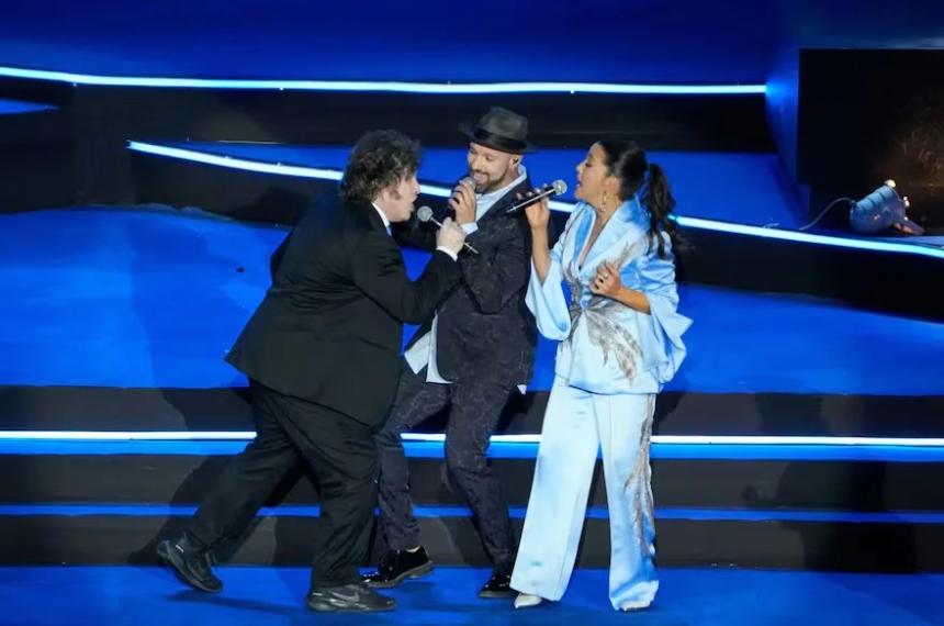 El presidente cantó bailó y hasta citó a San Martín