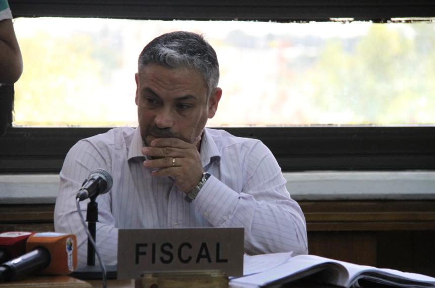 El fiscal Guillermo Komarofky detalló las investigaciones por amenazas y pintadas en escuelas