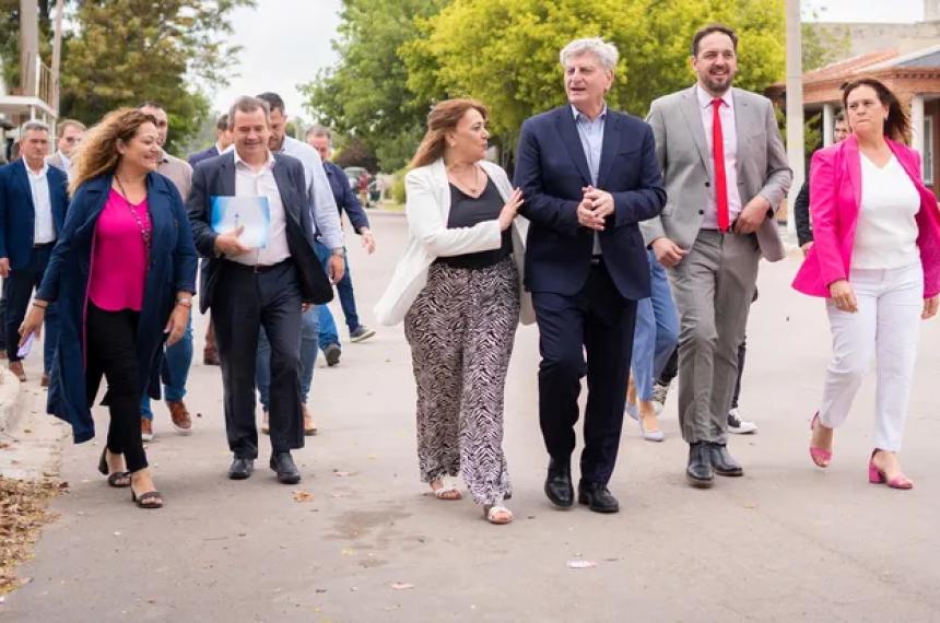  Los jefes comunales presidentes de comisiones de fomento y Juntas Vecinales rechazaron las críticas del radicalismo