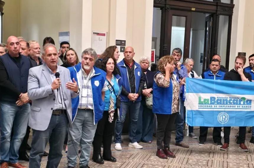 La medida de fuerza paralizar� los 21 tesoros regionales de todo el país incluyendo los que abastecen al interior