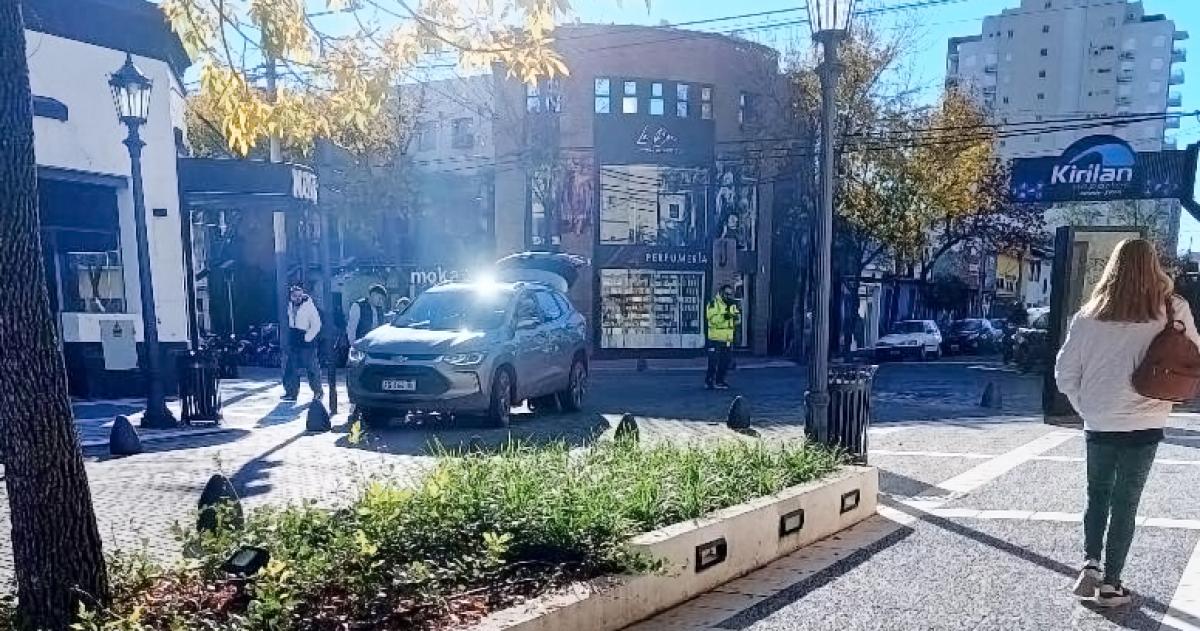 Un nuevo choque contra un bolardo ocurrió en el centro de Santa Rosa