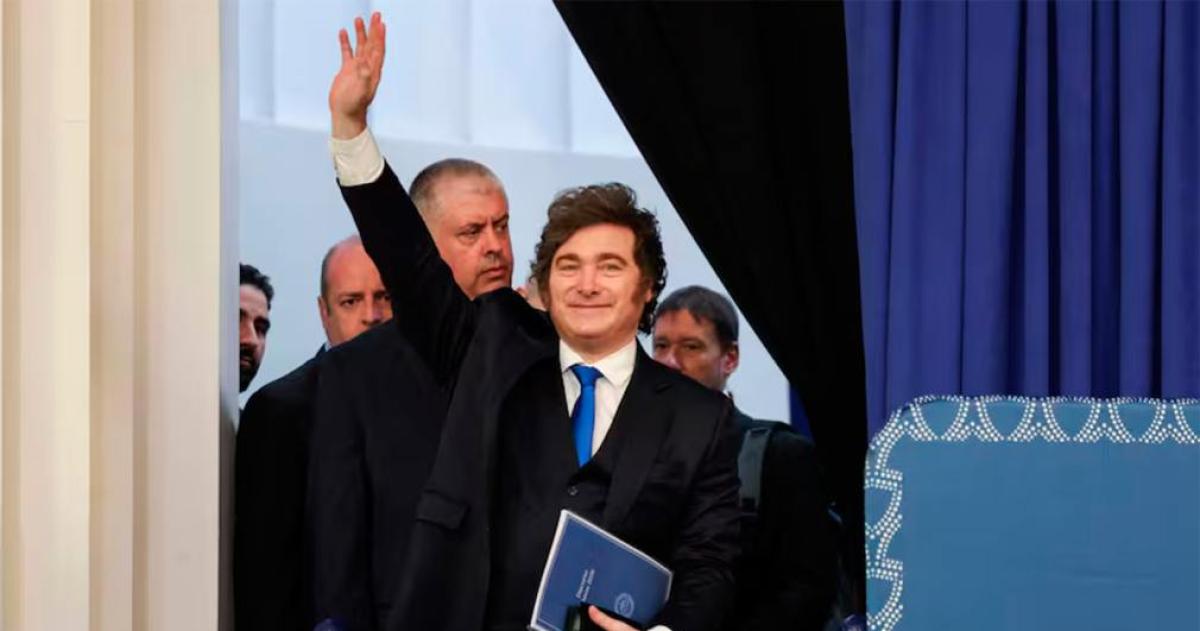 Milei estalla contra el periodismo tras el cierre de la Sala