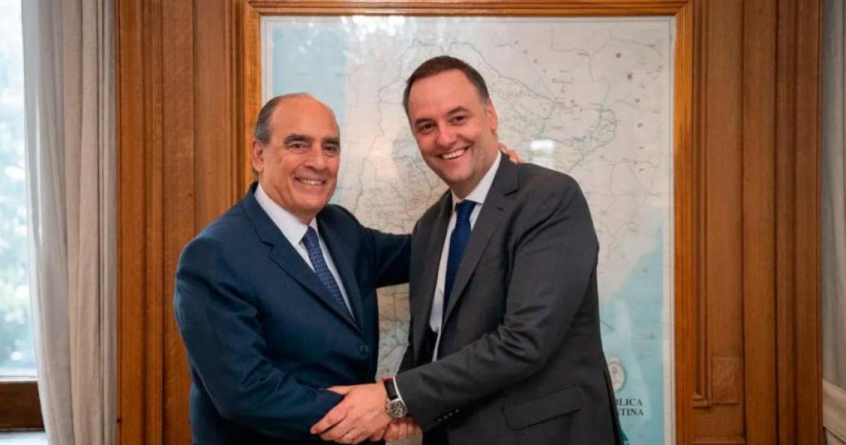 Francos le marca la cancha a Adorni