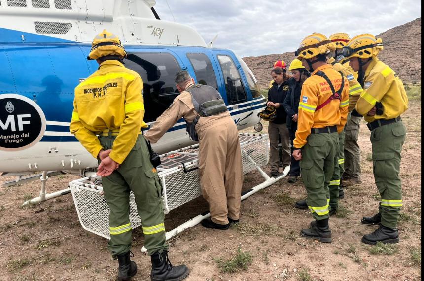 En el Parque Nacional Lihue Calel el uso de helicópteros resulta una herramienta clave para el combate y control de incendios