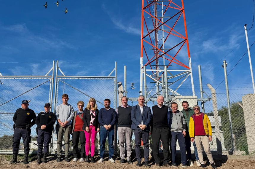 La nueva antena garantiza cobertura de telefonía móvil en la localidad