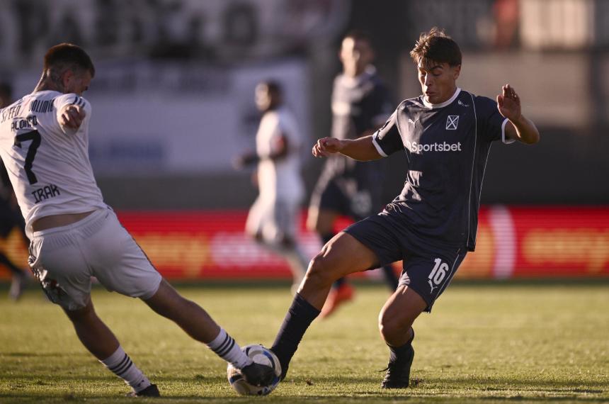 Riestra cortó su mala racha ante el Rojo