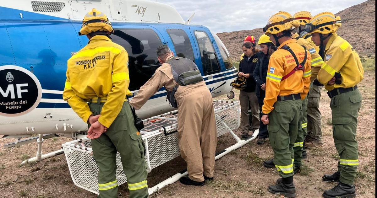 En el Parque Nacional Lihue Calel el uso de helicópteros resulta una herramienta clave para el combate y control de incendios