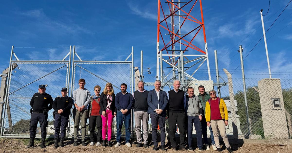 La nueva antena garantiza cobertura de telefonía móvil en la localidad