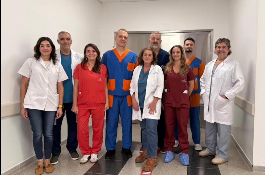 El Dr Javier Cornelis y profesionales locales que trabajan conjuntamente en territorio pampeano