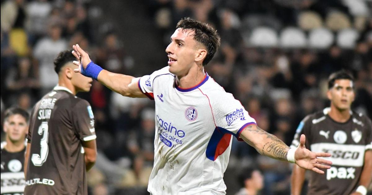 El equipo Gustavo Álvarez se quedó con la victoria tras un cabezazo de Auzmendi