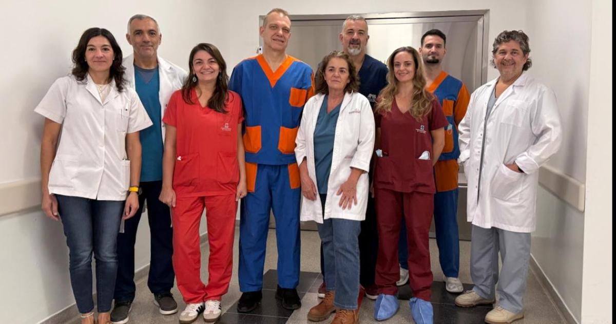 El Dr Javier Cornelis y profesionales locales que trabajan conjuntamente en territorio pampeano