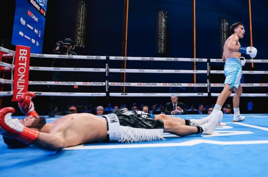 Madueño en el suelo Chaves ya festeja su contundente victoria