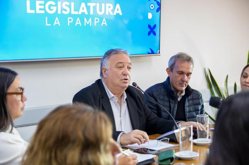 Apuntan al impacto de la crisis económica y el vaciamiento de políticas nacionales