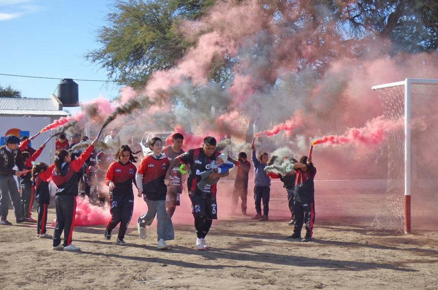 Ingresa Cuchilló Có al campo de juego uno de los anfitriones de la primera fecha en la Liga del Oeste