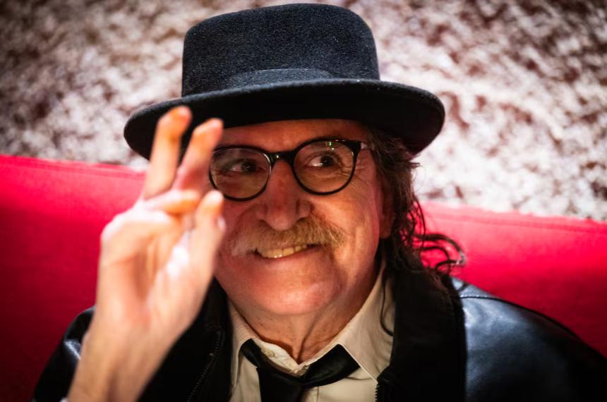 Charly García se recupera en su casa de la cirugía que le realizaron en el IADT