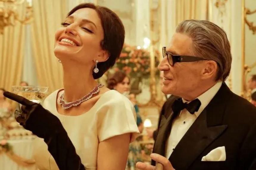 Angelina Jolie protagoniza Maria Callas la biopic dirigida por Pablo Larrain que ser� uno de los estrenos destacados en plataformas en mayo