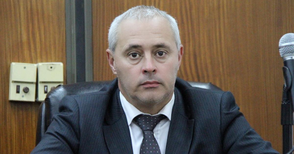 El juez Dr Carlos Federico Pellegrino condenó a Y B a la pena de tres años de prisión de efectivo cumplimiento